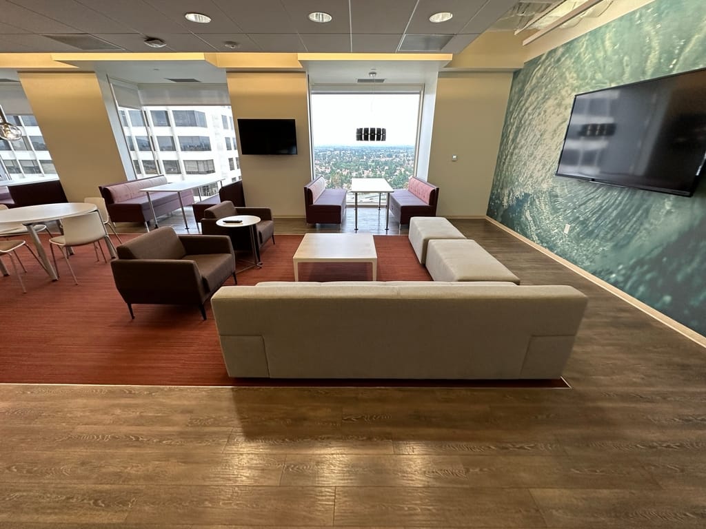 5 Important Things to Consider When Choosing the Right Commercial Furniture for Your Office